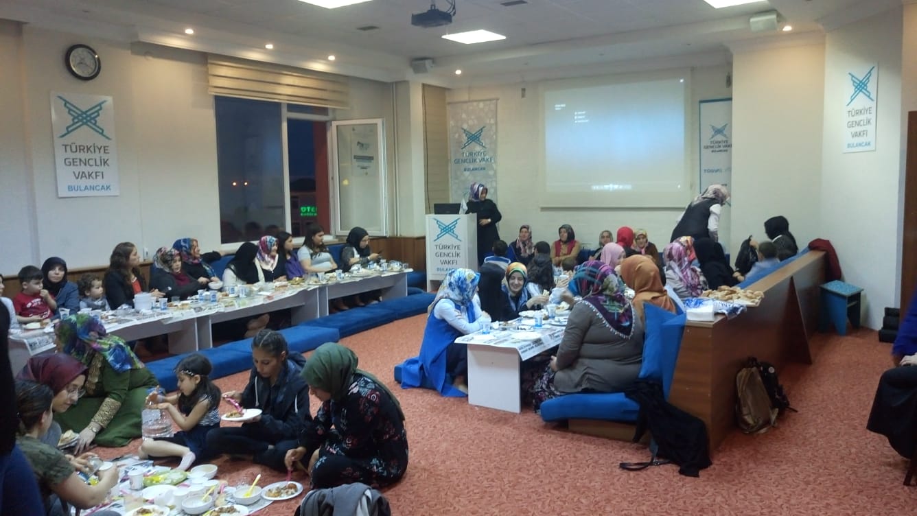 TÜGVA’lı hanımlar Bulancak’ta iftarda buluştu.