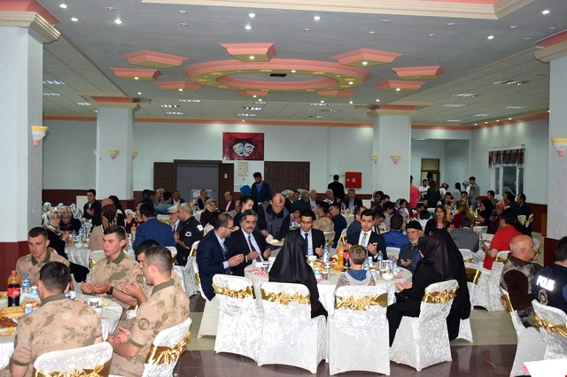 Şehit ve Gazi Ailelerine İftar Yemeği Verildi