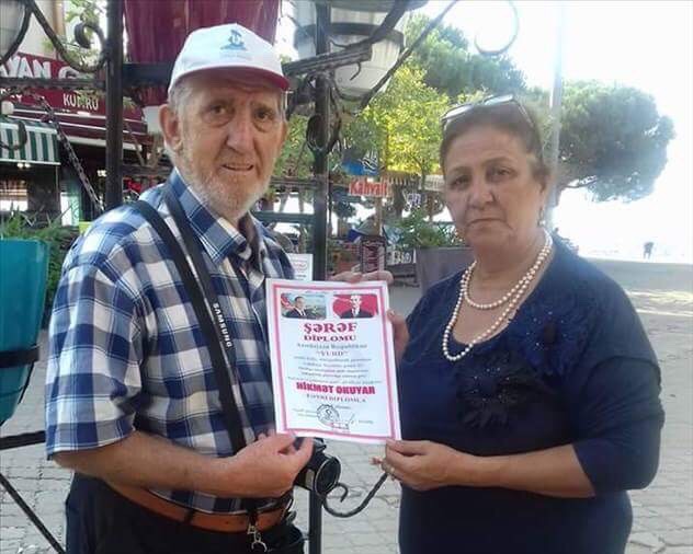 AZERBAYCAN'DAN BİR ÖDÜL GELMİŞ ÖZÜ OKUYAR