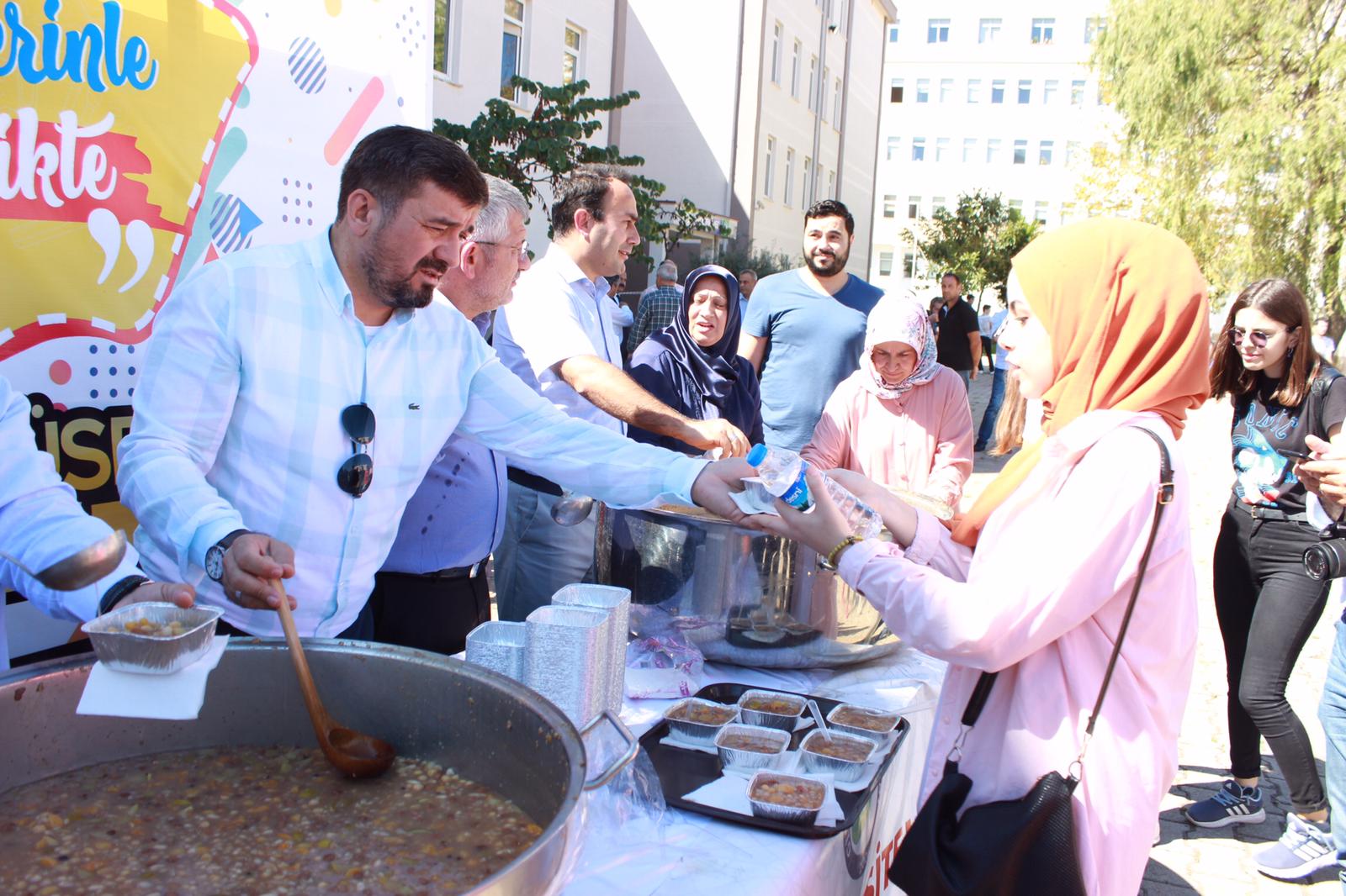 AK Parti Giresun İl Başkanlığından Öğrencilere Aşure İkramı