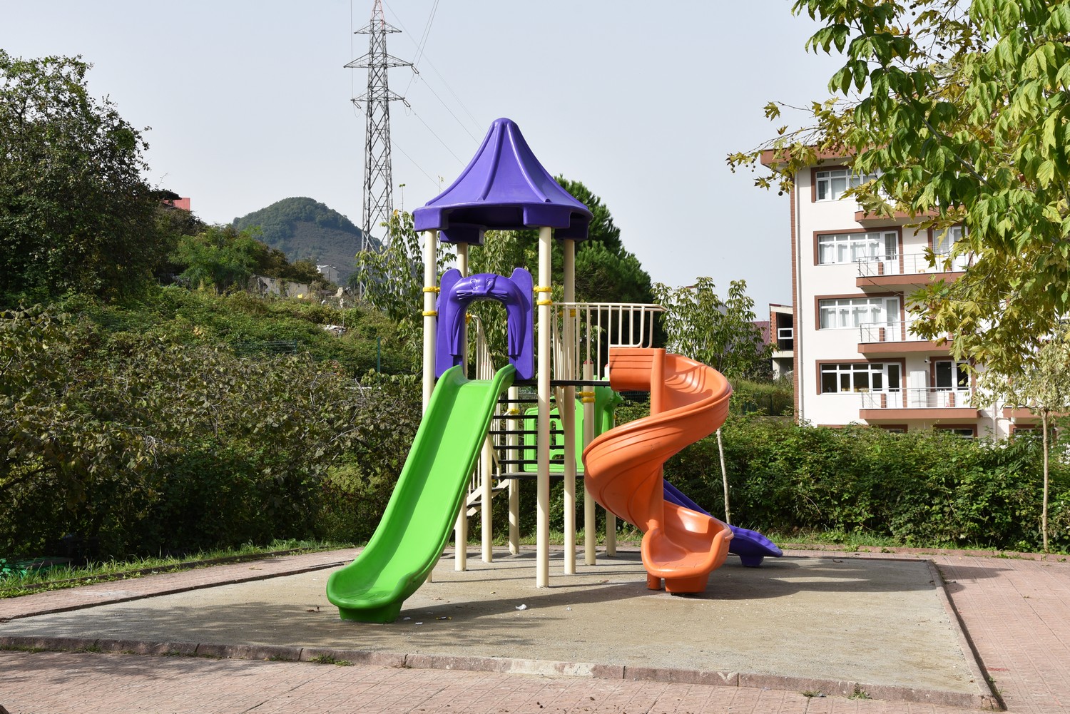ÇOCUK OYUN PARKLARI YENİLENİYOR