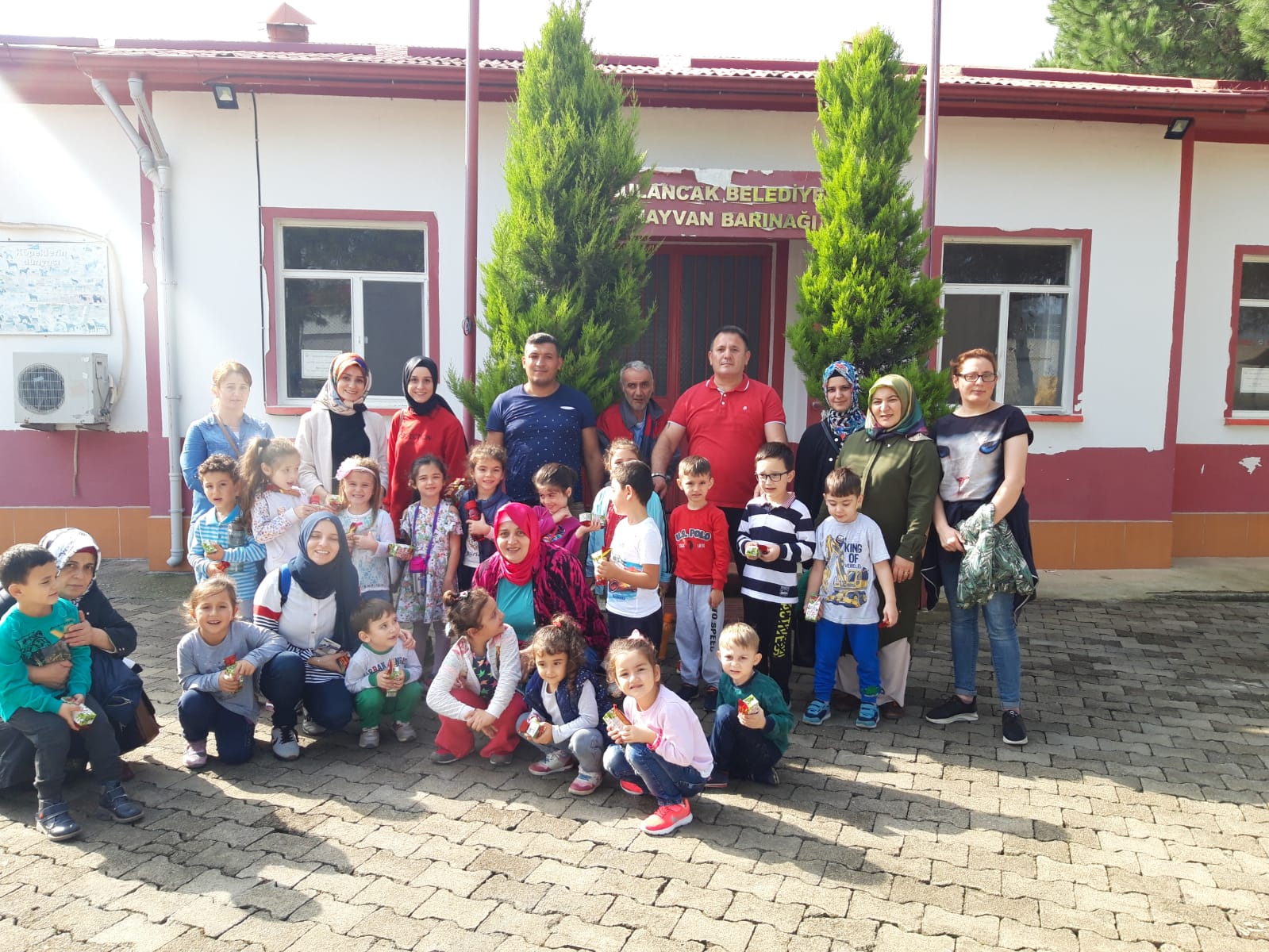 Sevgi Yuvası Hayvan Barınağı minik konuklarını ağırladı