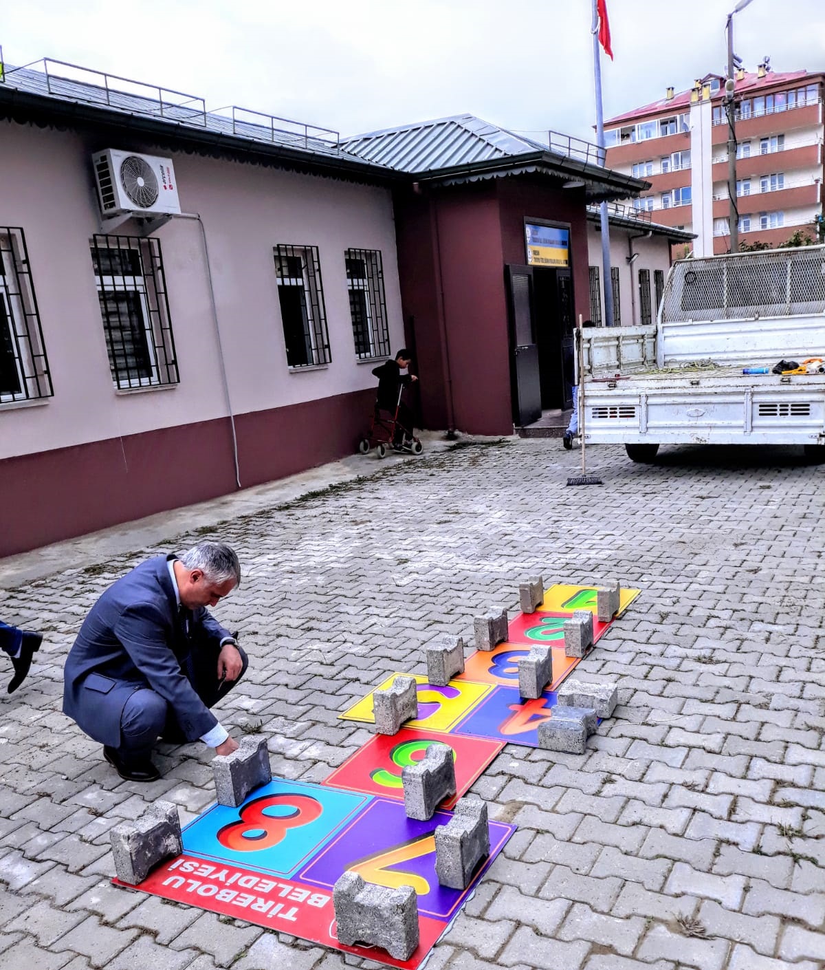Karabıçak’tan Özel Çocuklara Anlamlı Ziyaret