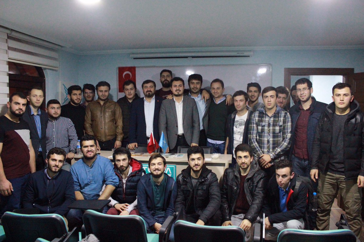  Gençlik Söyleşileri programının konuğu Şenlikoğlu oldu.