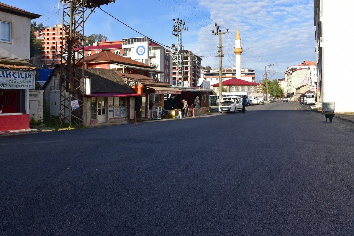 MEHMET İZMEN CADDESİ YENİDEN ASFALTLANDI