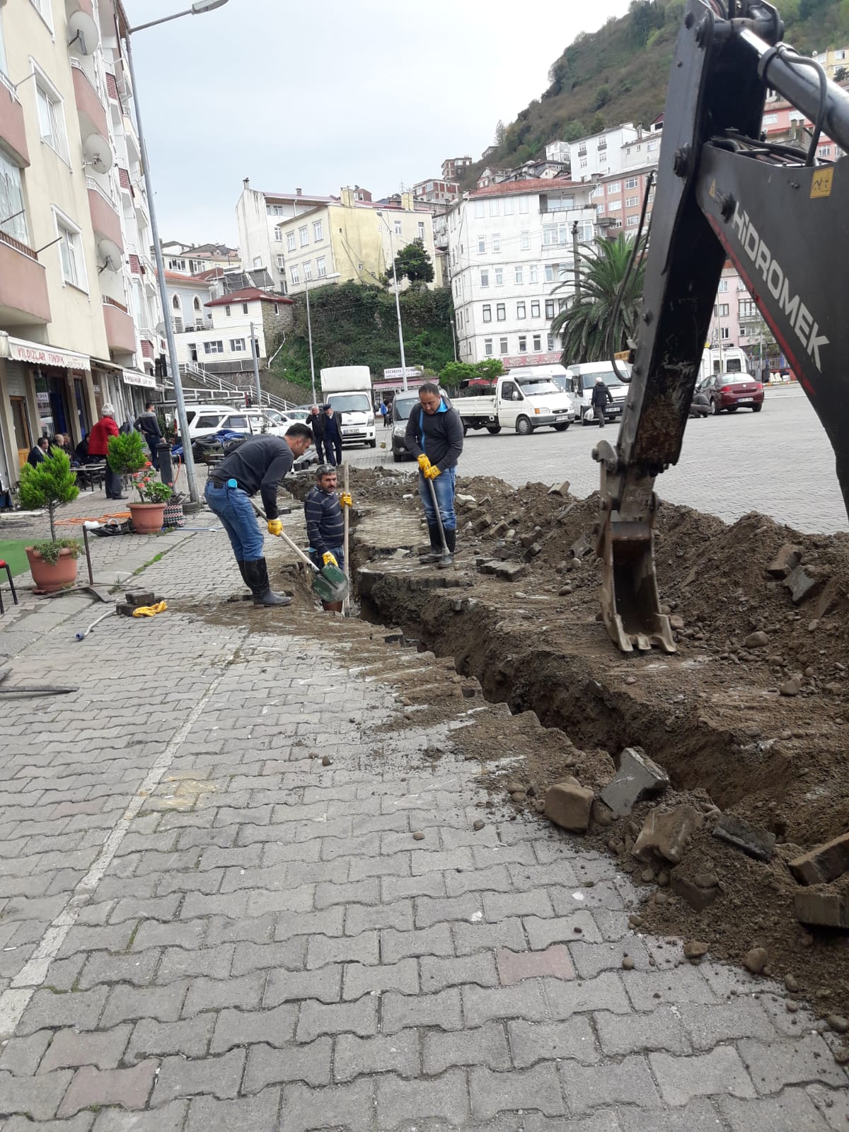 Fen İşleri Müdürlüğü ekipleri çalışmalarına devam ediyor