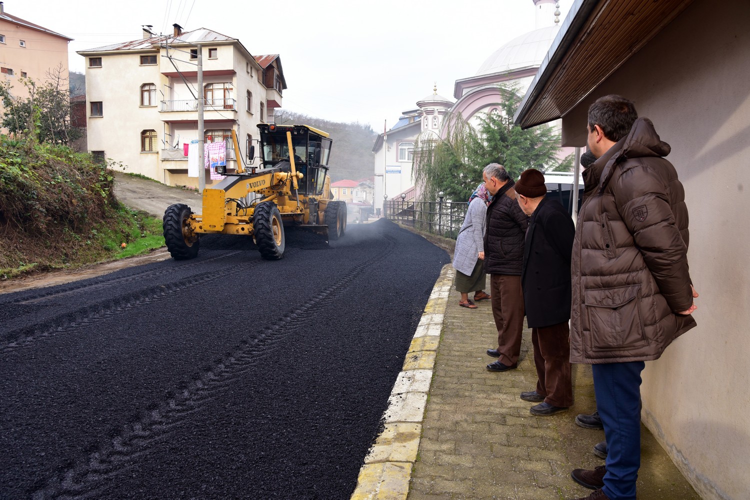 BAŞKAN AKSU ÇAYKARA MAHALLESİ’NDE İNCELEMEDE