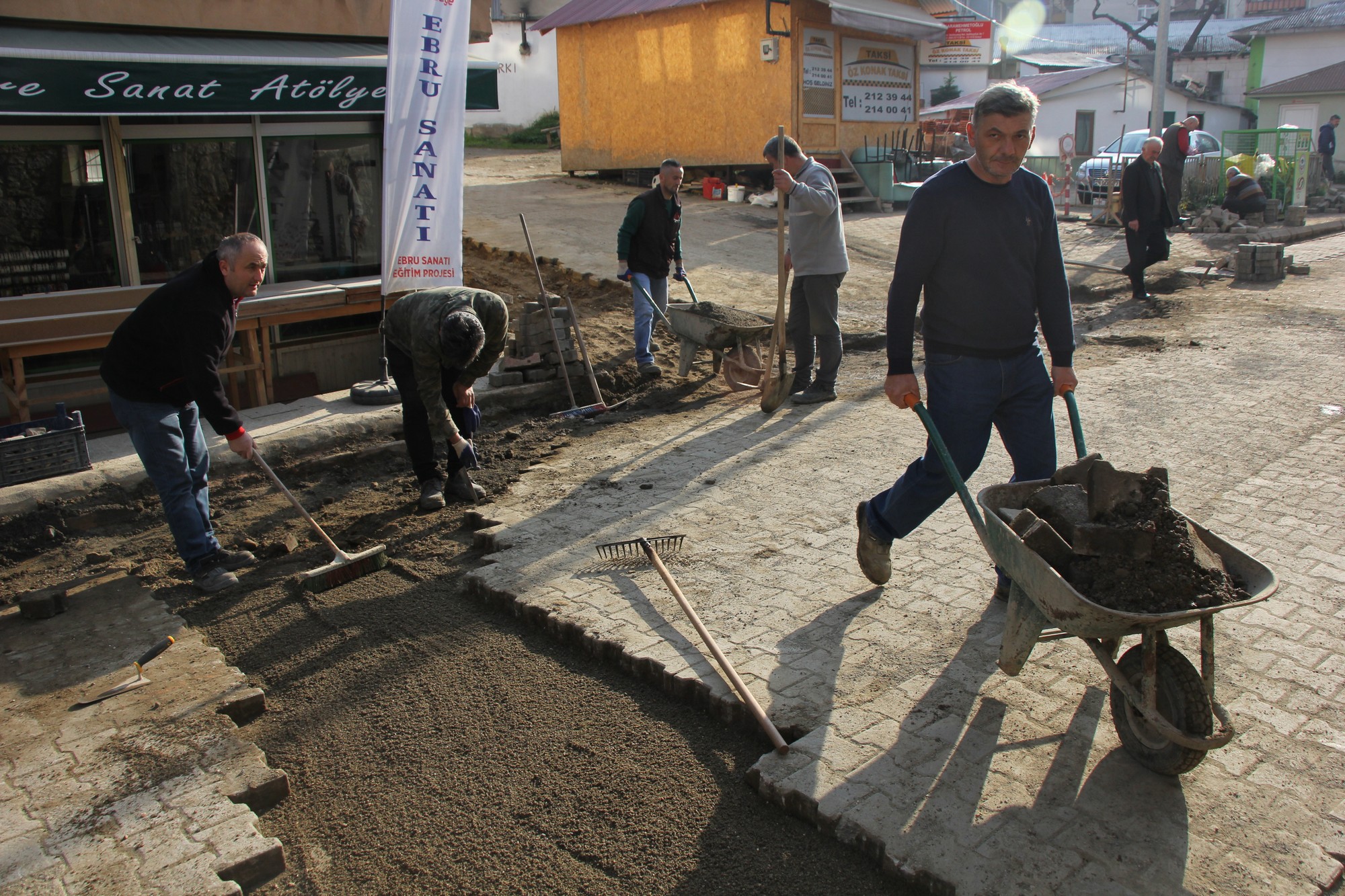 YOL TAMİRAT ÇALIŞMALARI SÜRÜYOR