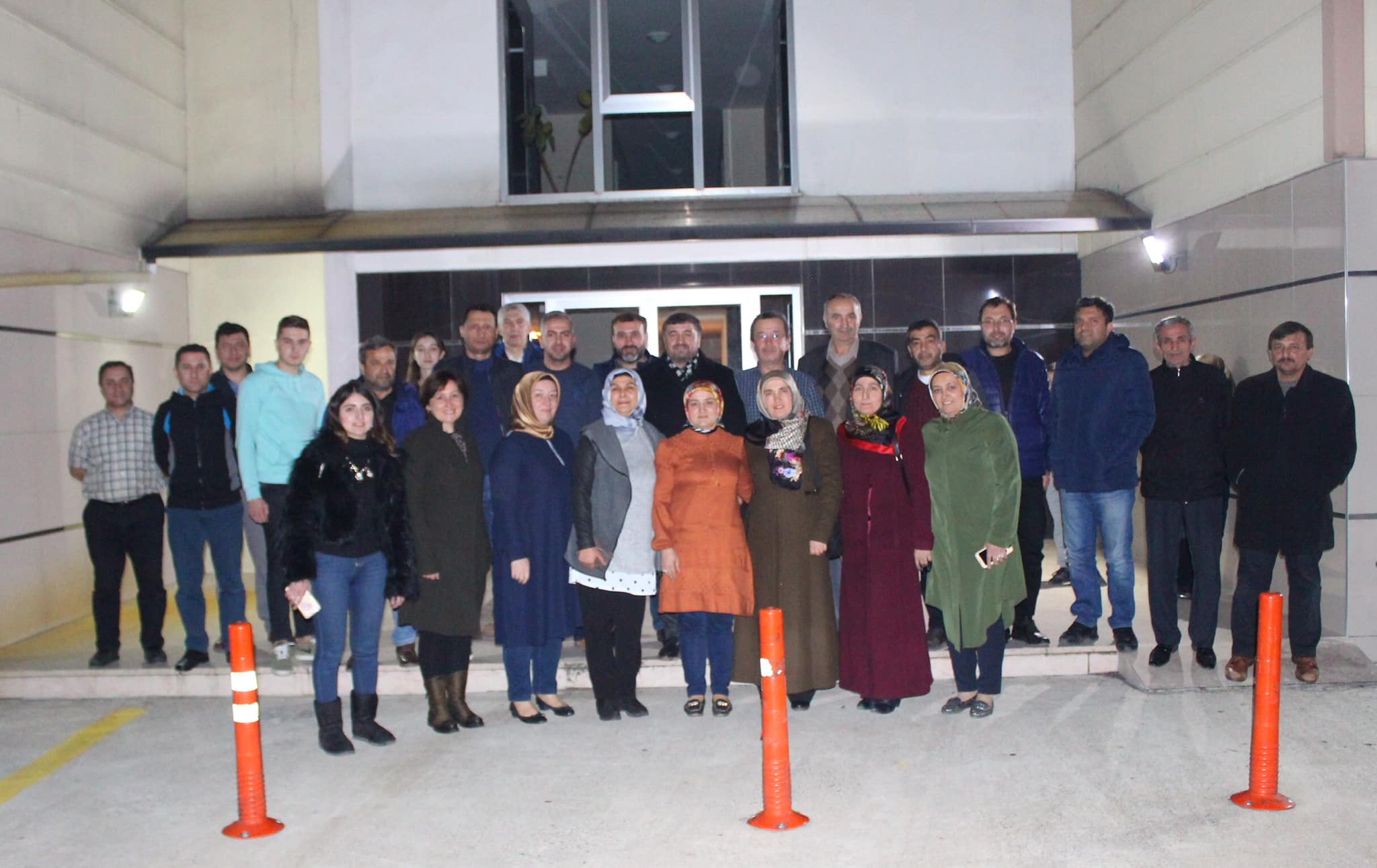 Şenlikoğlu, 7 gün 24 saatini halkla birlikte geçirmeye devam ediyor.