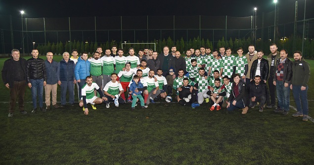 BAŞKAN AKSU, GENÇLERİN HALI SAHA MAÇINI İZLEDİ