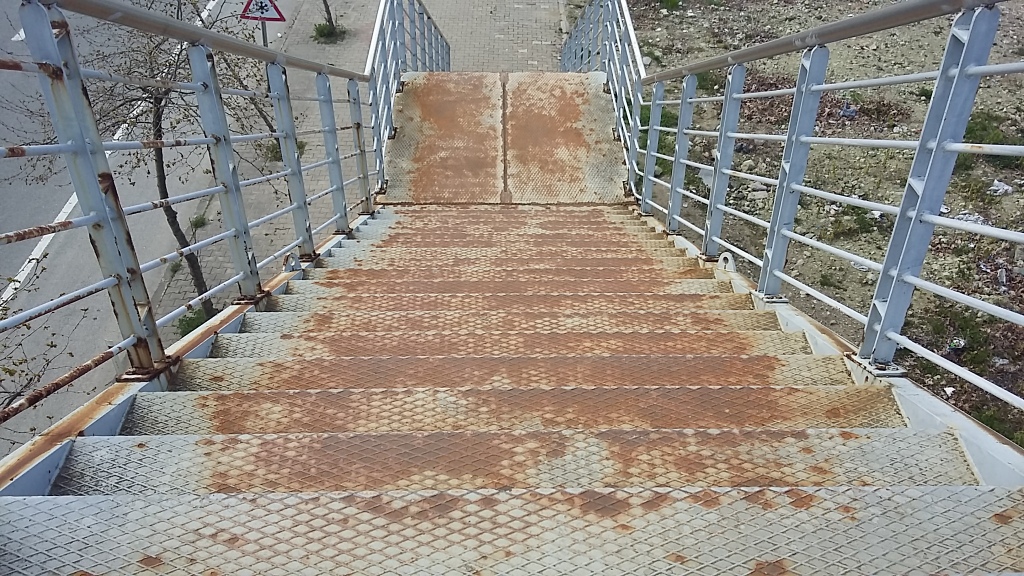 Üst Geçit Çürümeye mi Terk Edildi?