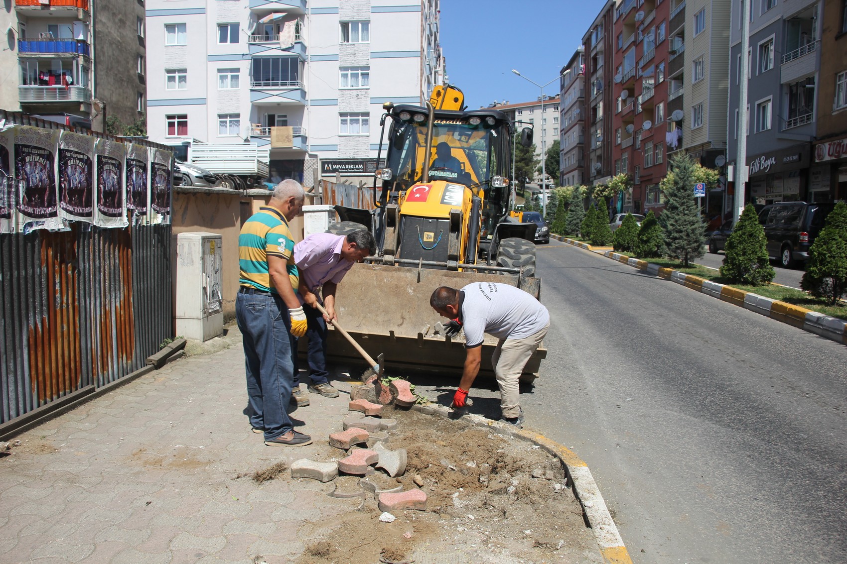 FARKLI MAHALLEDE TESPİT EDİLEN SORUNLAR GİDERİLİYOR 