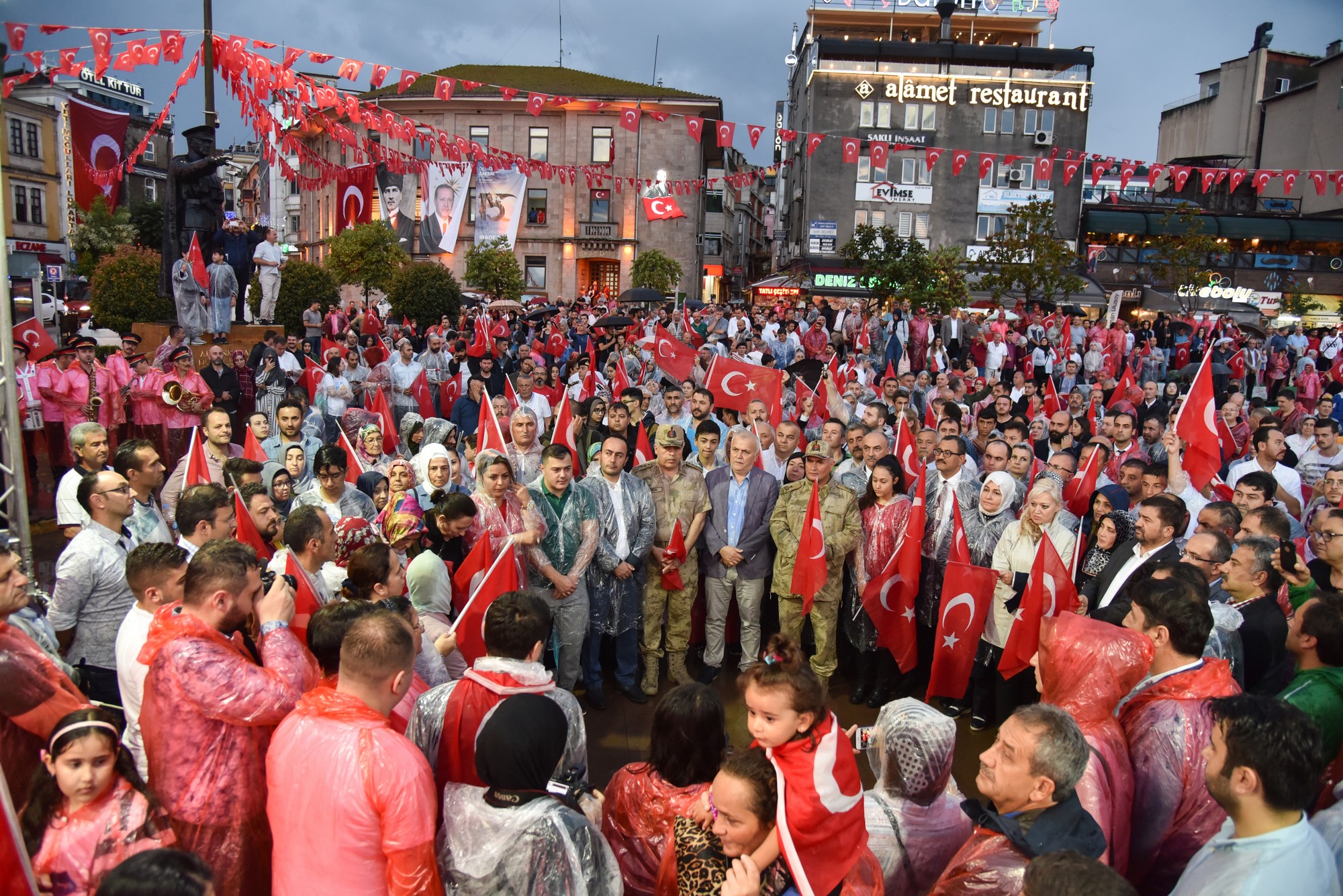 GİRESUN DEMOKRASİ VE MİLLİ BİRLİĞE BAĞLILIĞINI BİR DAHA GÖSTERDİ