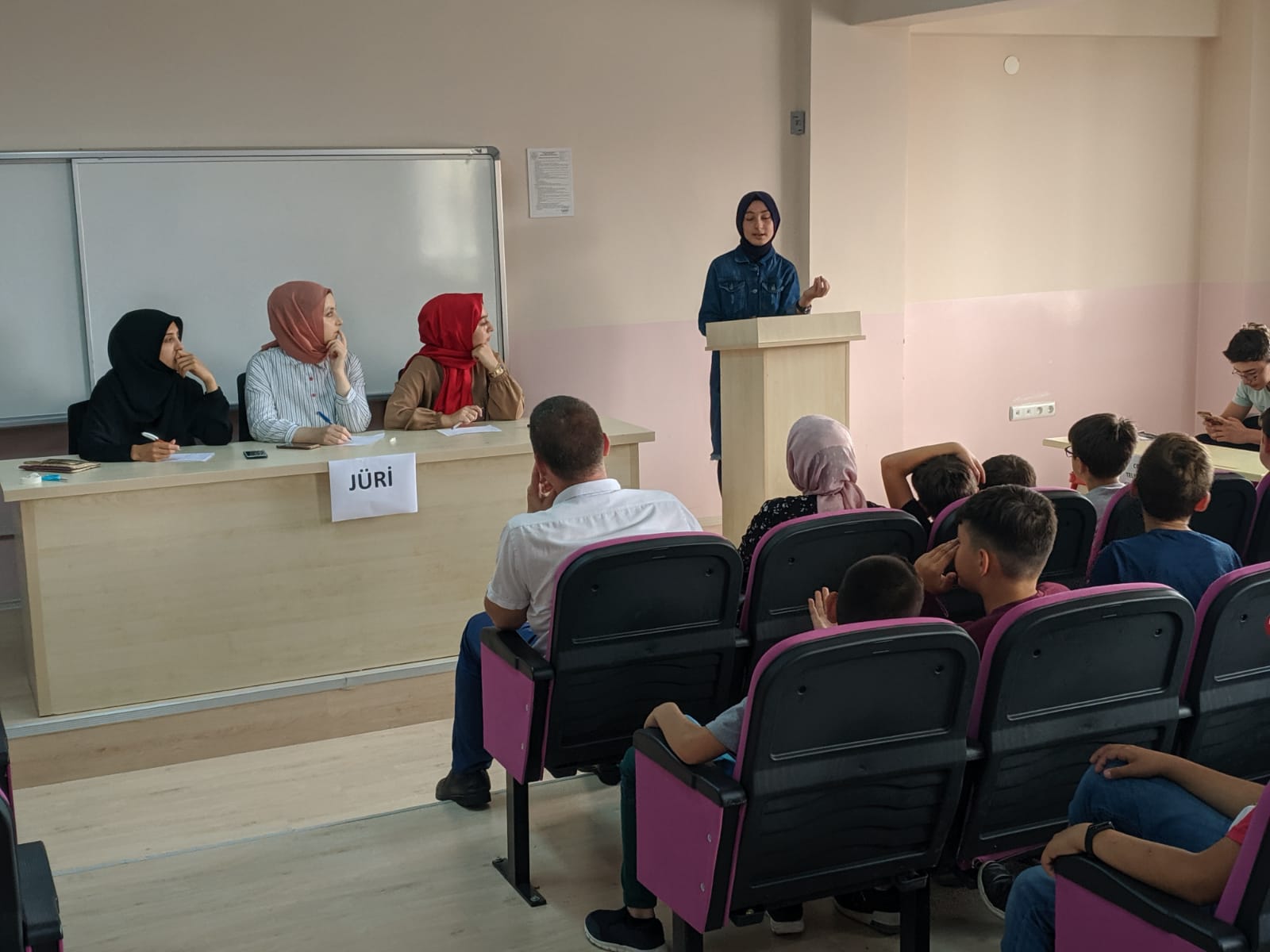 TÜGVA Yaz Okullarında Münazara Etkinliği
