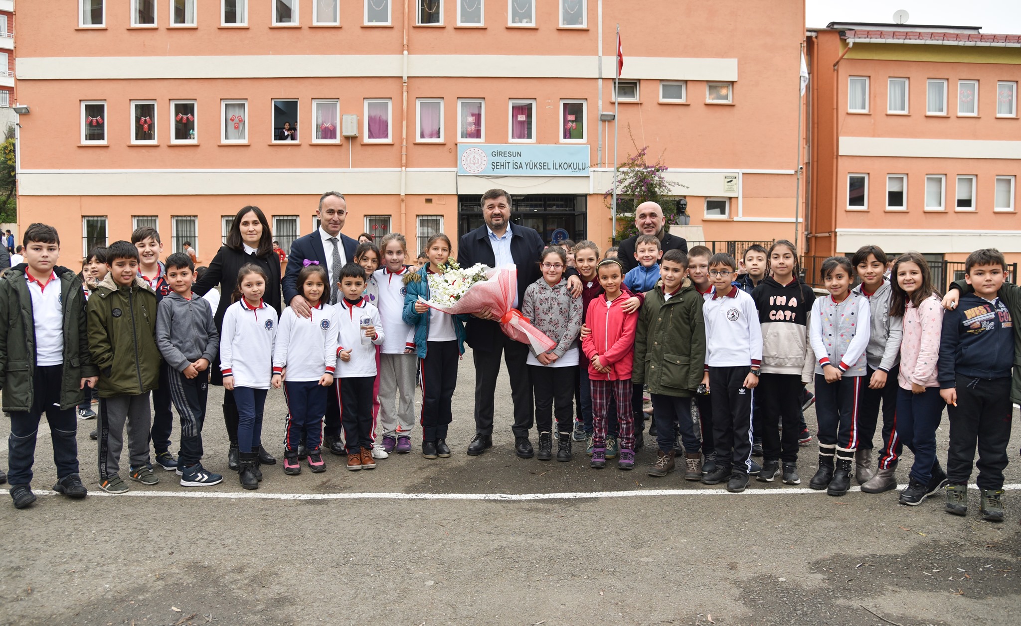 BAŞKAN ŞENLİKOĞLU GÖRME ENGELLİ ÖĞRENCİLERİ ZİYARET ETTİ