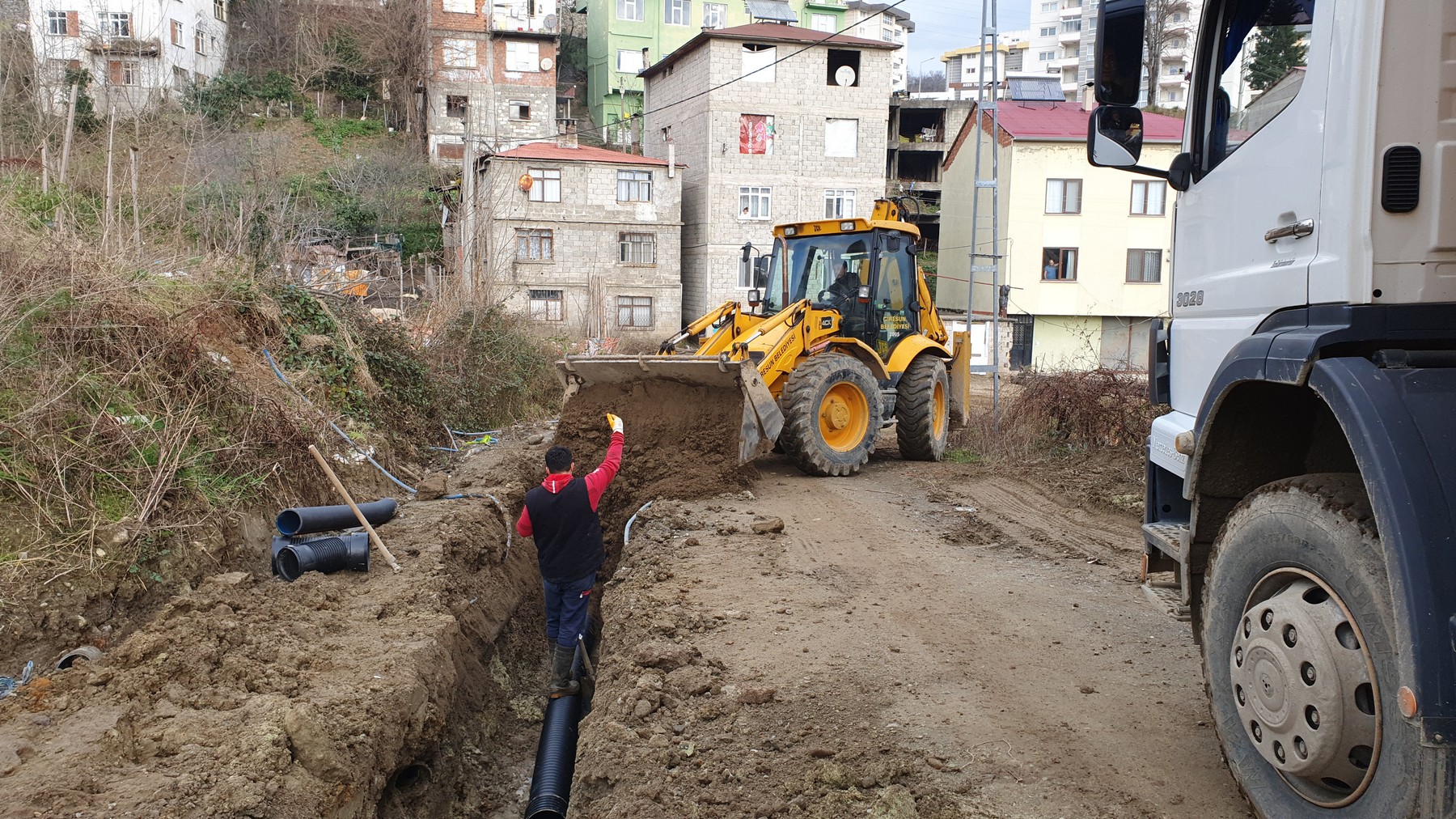 ALTYAPI ÇALIŞMALARI SÜRÜYOR
