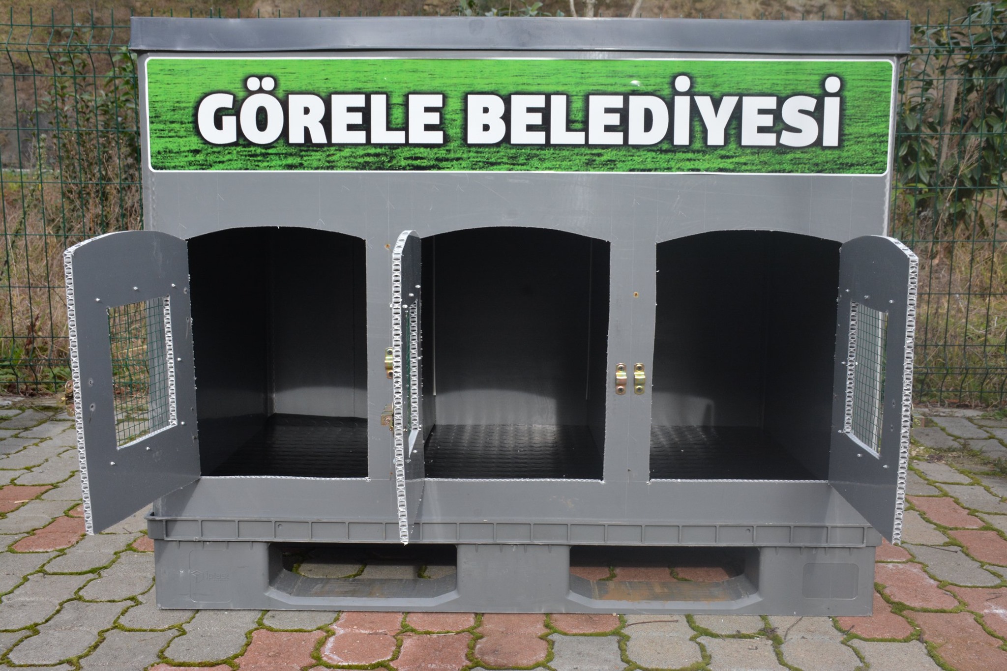 GEÇİCİ HAYVAN BAKIM EVİNE YENİ KULÜBELER YERLEŞTİRİLDİ
