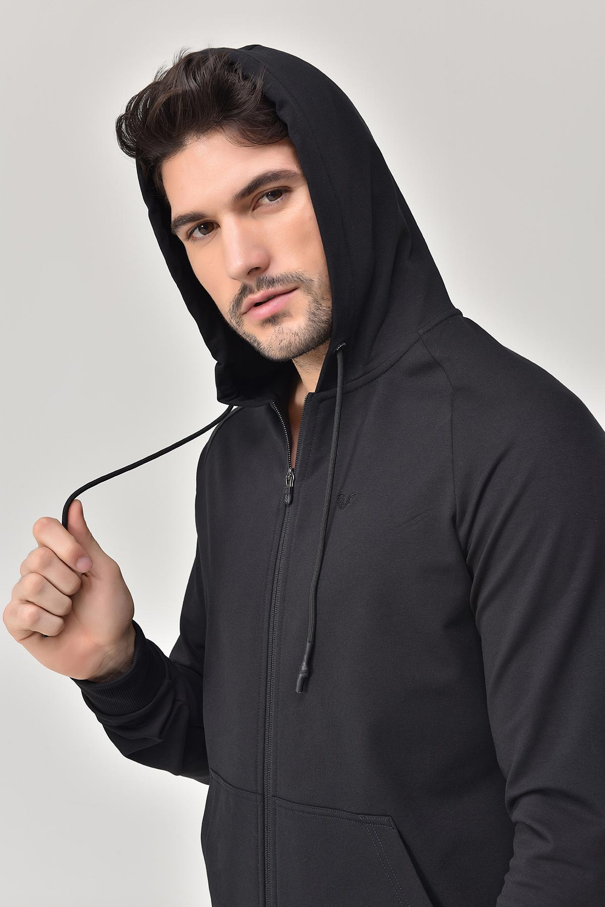 Şık ve Etkileyici Tarz: Erkek Spor Giyim
