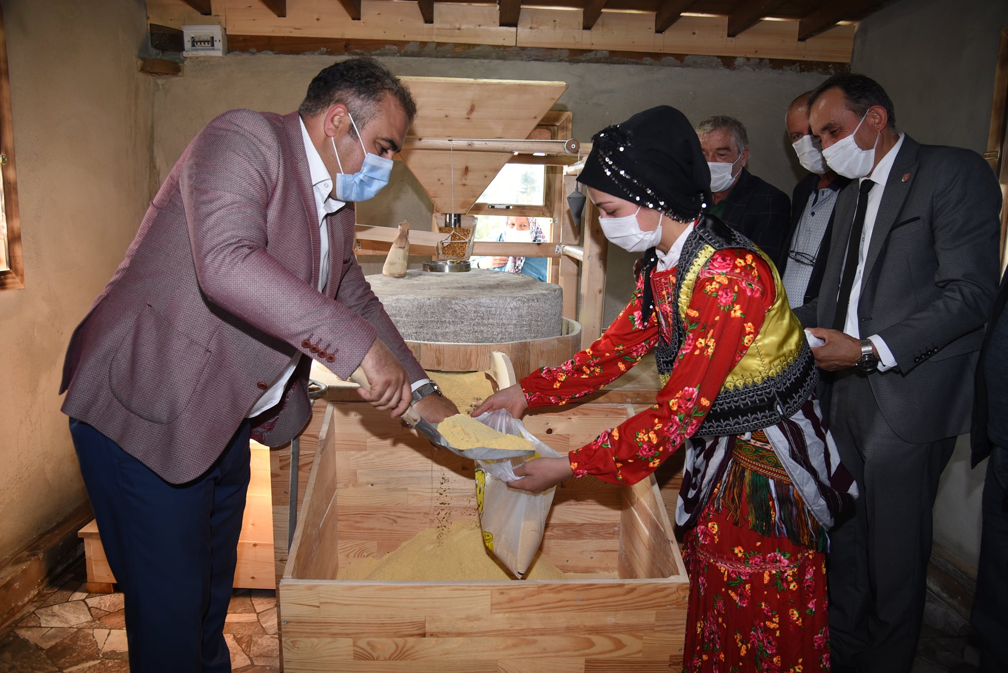 Elektrikli Mısır Unu Taş Değirmeni faaliyete girdi.