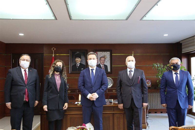 Vali Ünlü, Öğretmenleri Makamında Kabul Etti