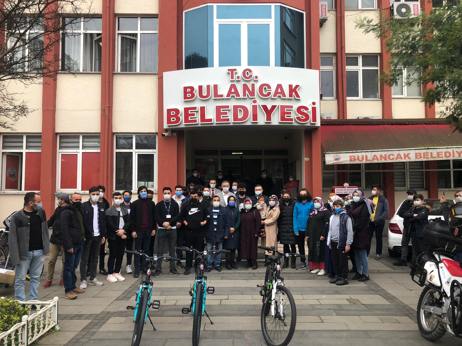 Gençler Hediyelerine kavuştu