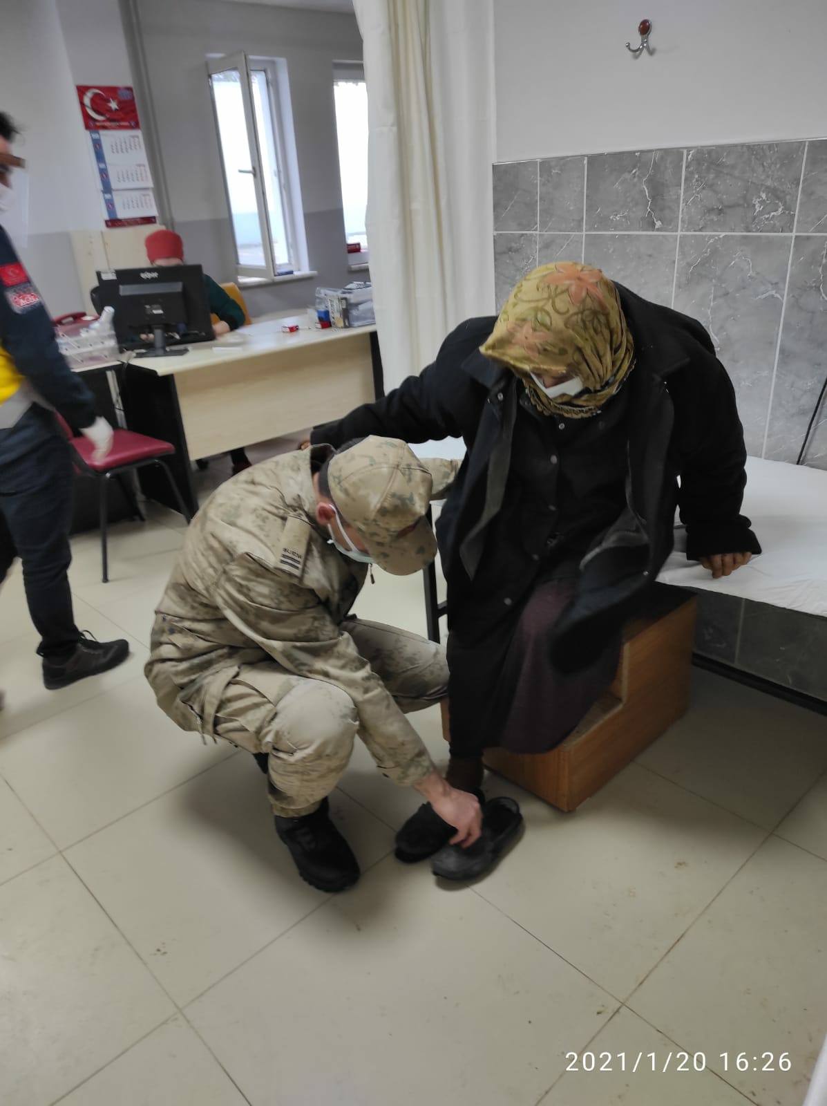 Jandarma Personelinden Örnek Davranış