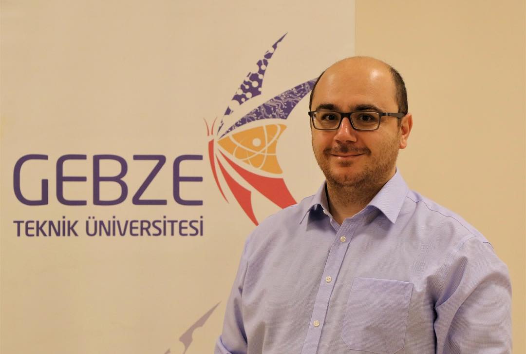 EYNESİLLİ PROFESÖRÜN BÜYÜK BAŞARISI
