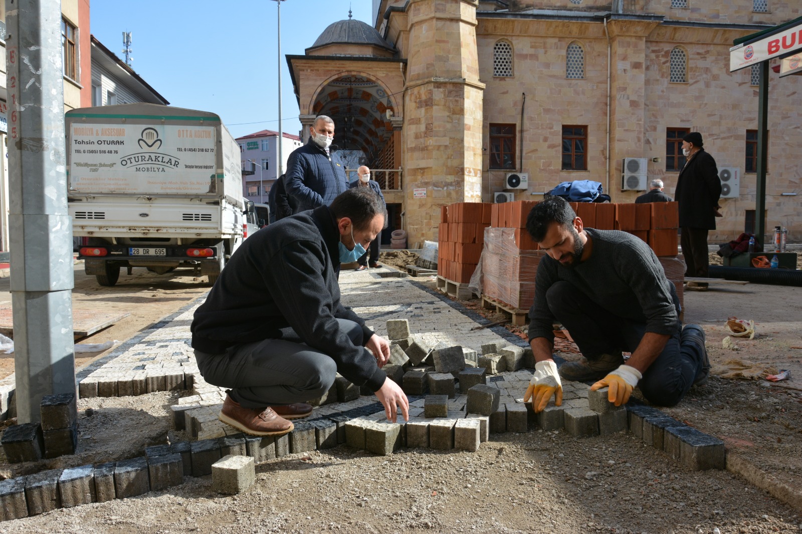 İlk Küp Taş Uygulaması Orta Cami Avlusunda Başladı