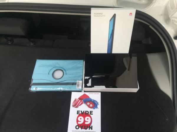Küçükgeriş Köyü Gençlerinden Eğitime Tablet Desteği