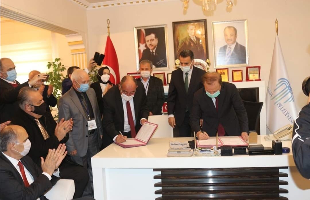 Şehit Binbaşı Hüseyin Avni Alparslan'a Anıt mezar.   