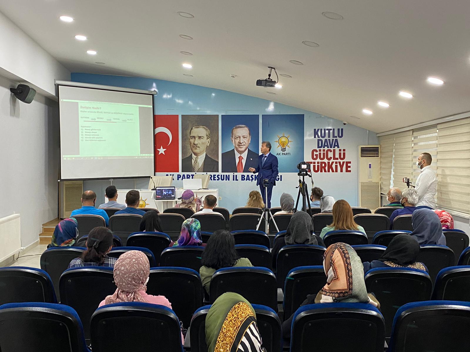 AK Parti’de iletişim eğitimi