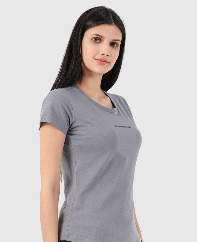 Kadın Basic Tişört Tasarımları