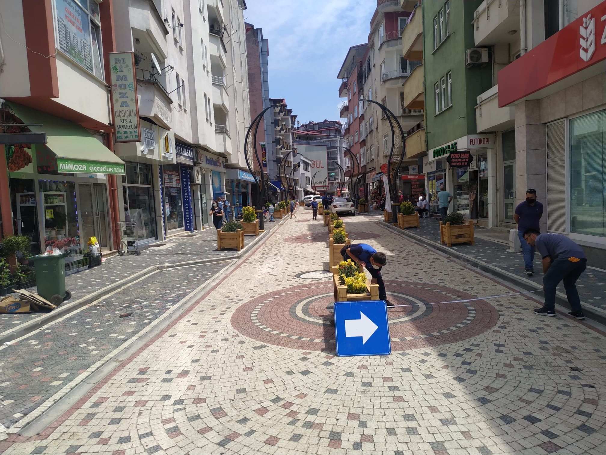 Caddelerde otopark sorununa saksılı çözüm