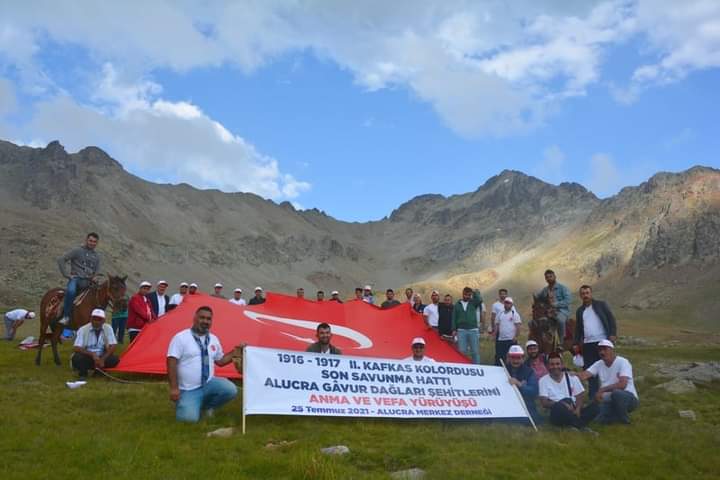 Alucra Şehitlerine Vefa İçin Zirveye Yürüdü