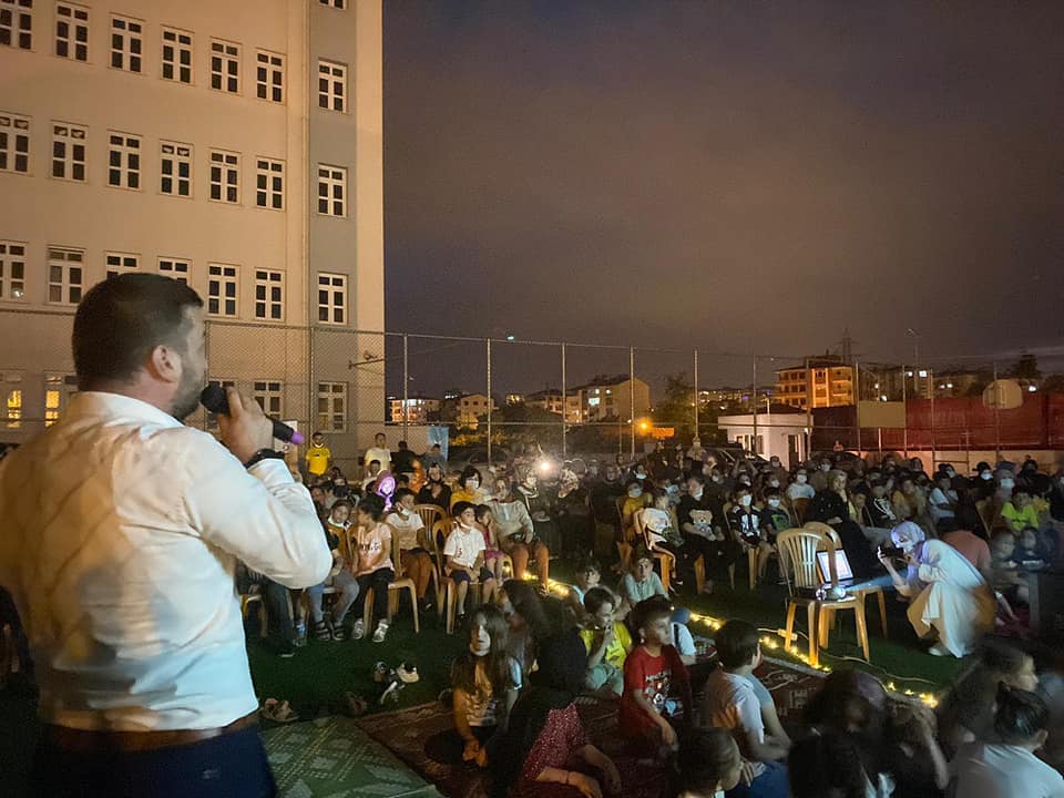 TÜGVA BULANCAK’TAN 300’E YAKIN KATILIMCIYA DEV EKRAN AÇIK HAVA SİNEMASI