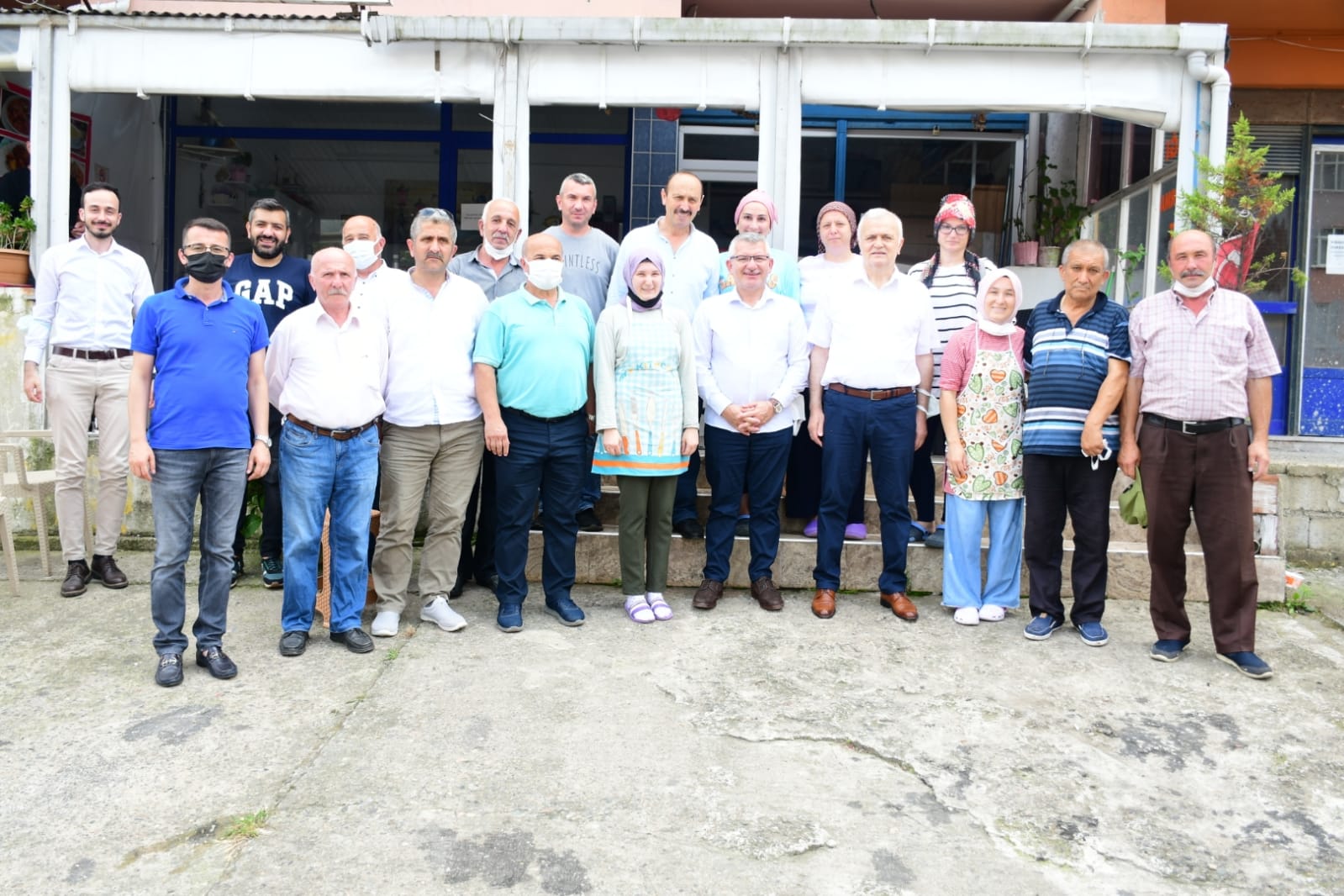  Aydın, Tirebolu’da esnaf ve vatandaşlarla buluştu. 