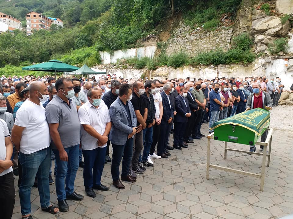 Sevilen Siyasetçi İsmail Tarı Toprağa Verildi