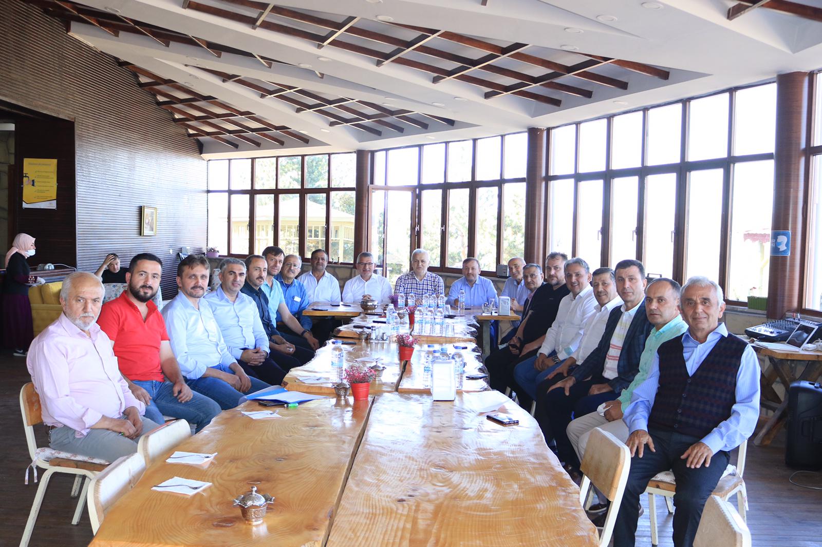 İLÇE BAŞKANLARI ALUCRA’DA TOPLANDI.