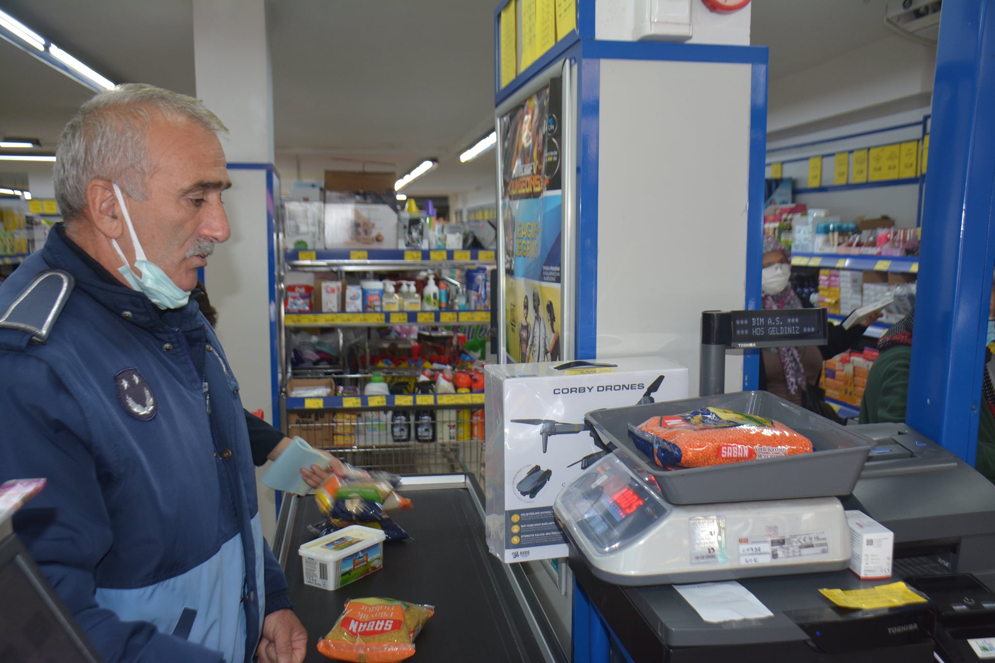 ZABITA EKİPLERİ MARKETLERİ DENETLEDİ