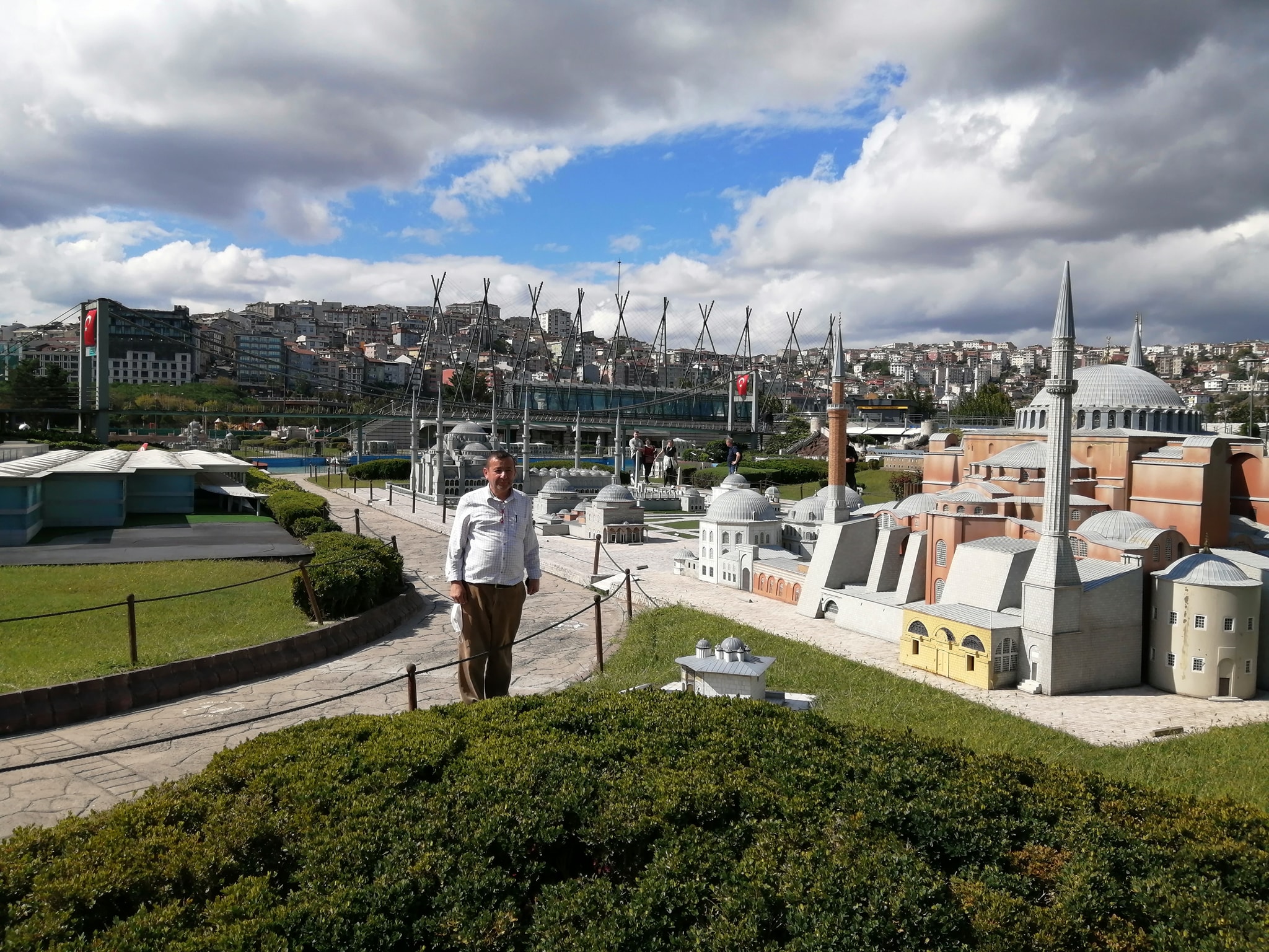 Bu Şehirde Artık Bizde Varız...
