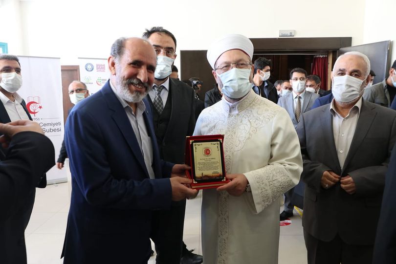 Diyanet Reisi Prof.Dr.Ali Erbaş’ın okuduğu “Yılın Hutbesine” plaket