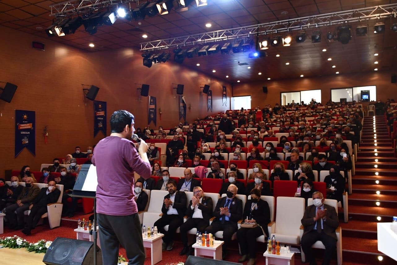 AK PARTİ’DE EĞİTİM PROGRAMI GERÇEKLEŞTİ