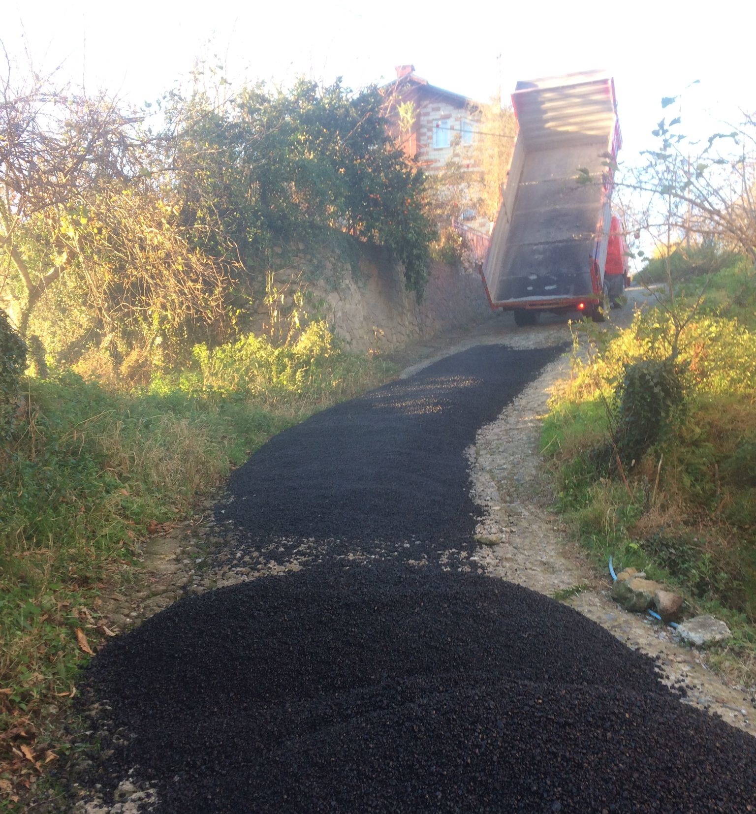 KEŞAP’A YAKIŞIR YOLLAR YAPIYORUZ