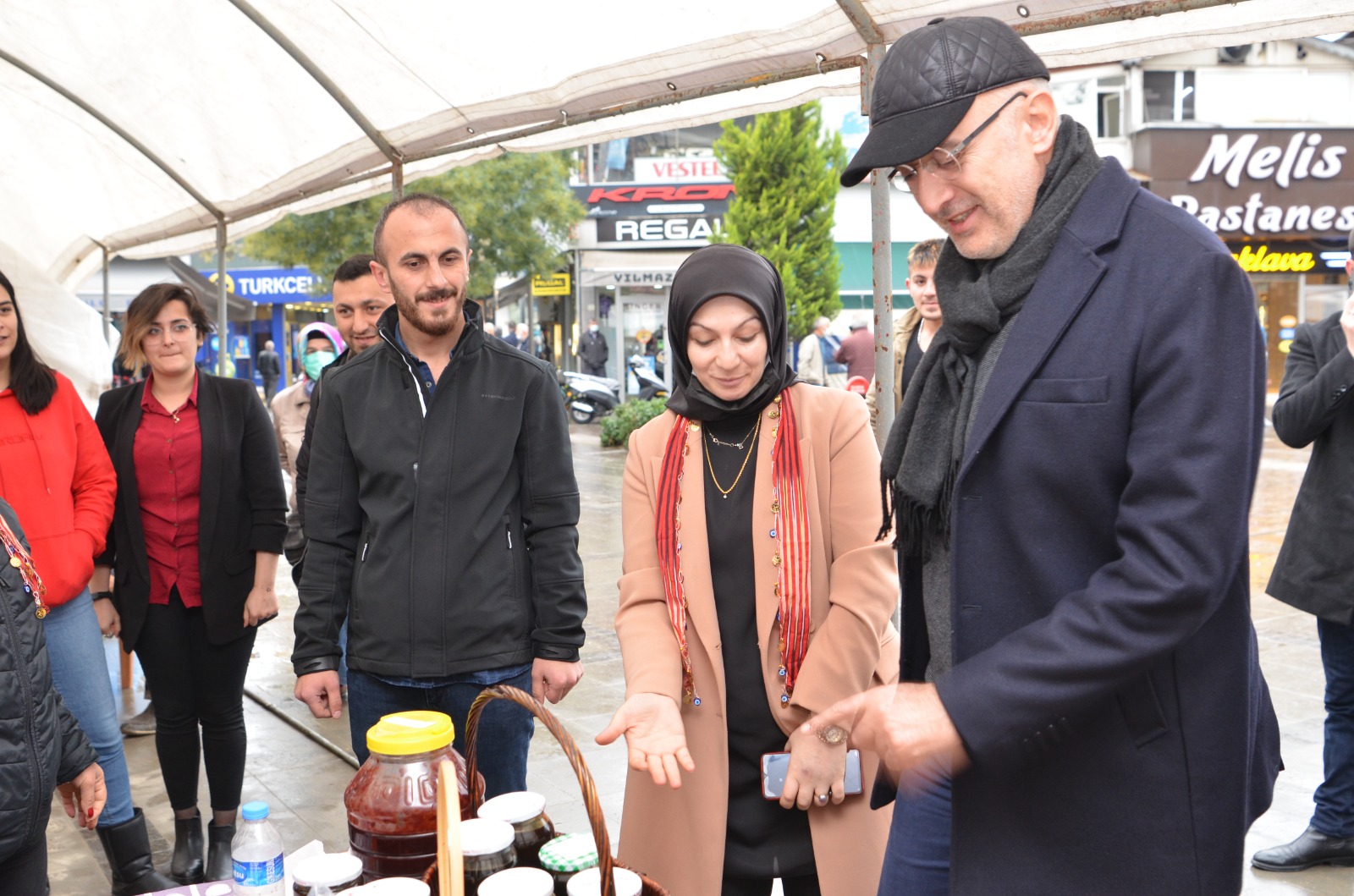 Gençlerimizin ve Kadınlarımızın Yanındayız
