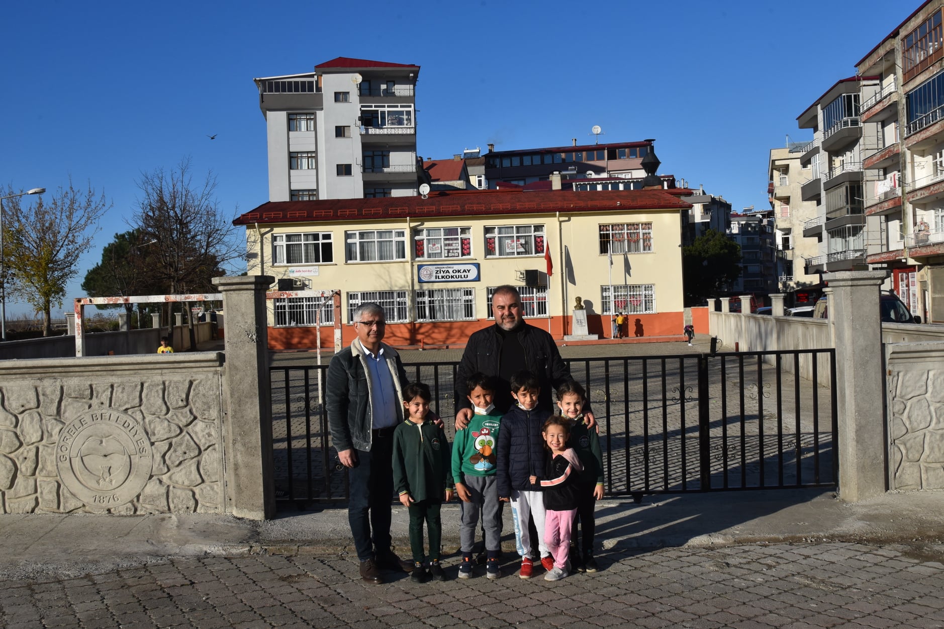 ZİYA OKAY İLKOKULUNUN BAHÇE DUVAR İNŞAATI TAMAMLANDI