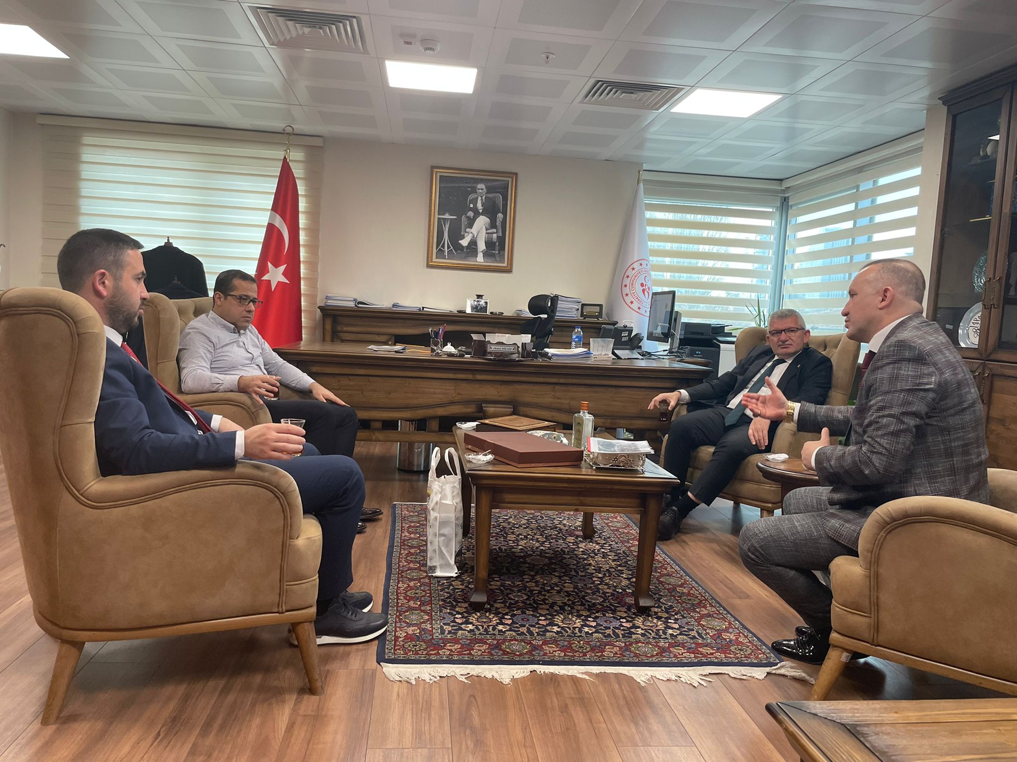 BAŞKAN EMÜR, MÜDÜR DİLSİZ’İ ZİYARET ETTİ.