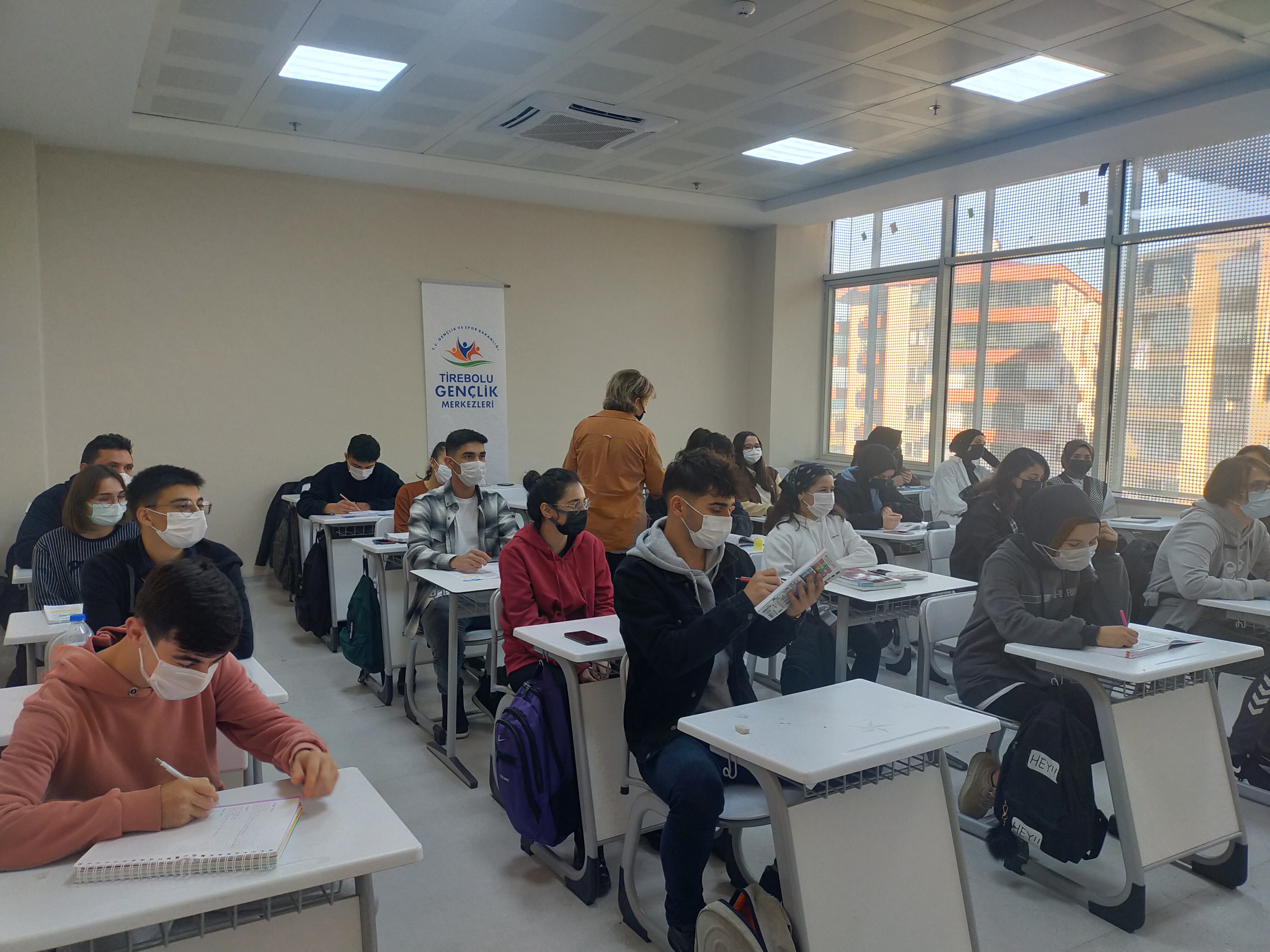 GENÇLERE ÜCRETSİZ KURS İMKÂNI  