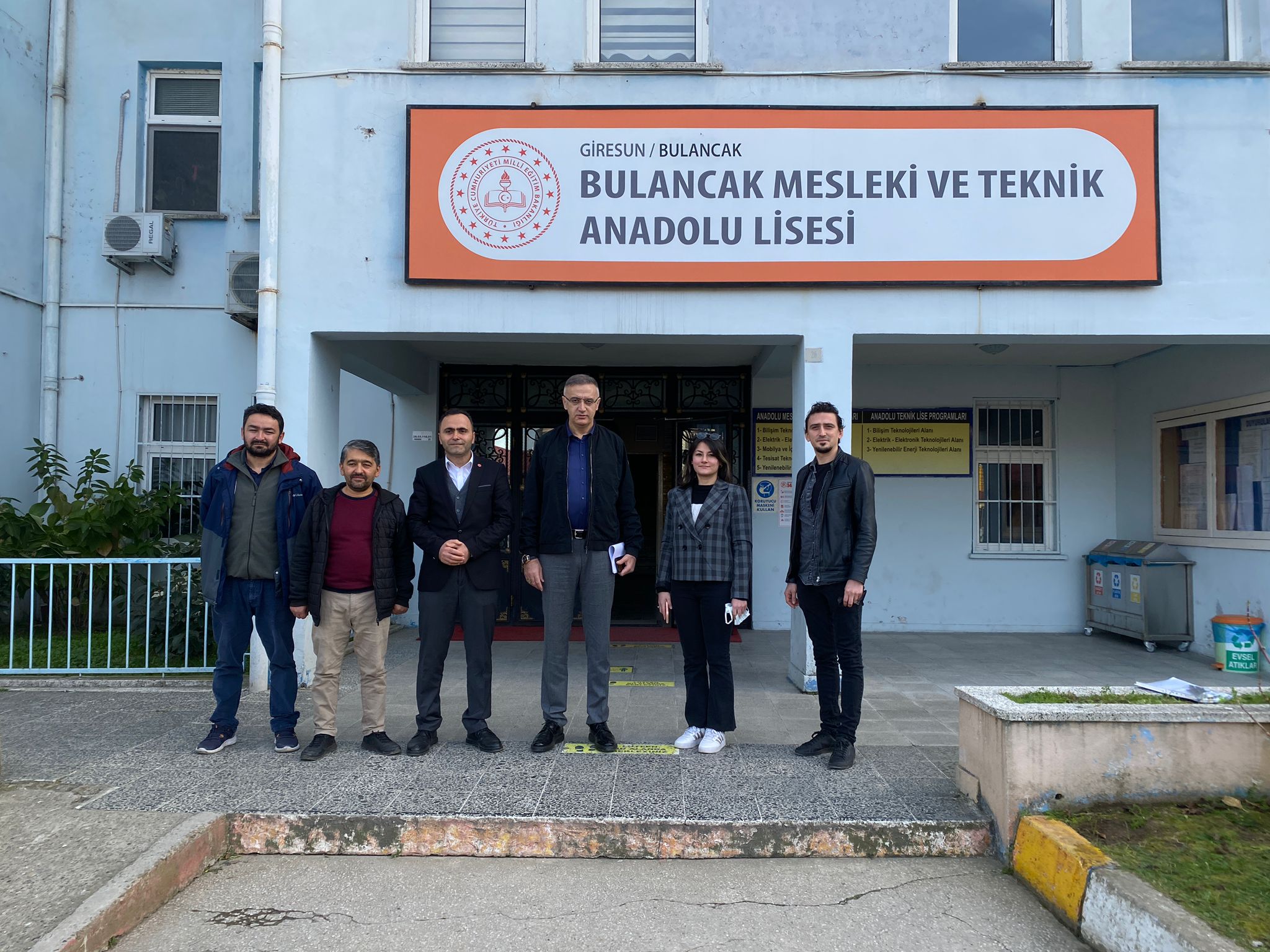 İhtiyaç sahibi öğrencilere bizzat dokundular!