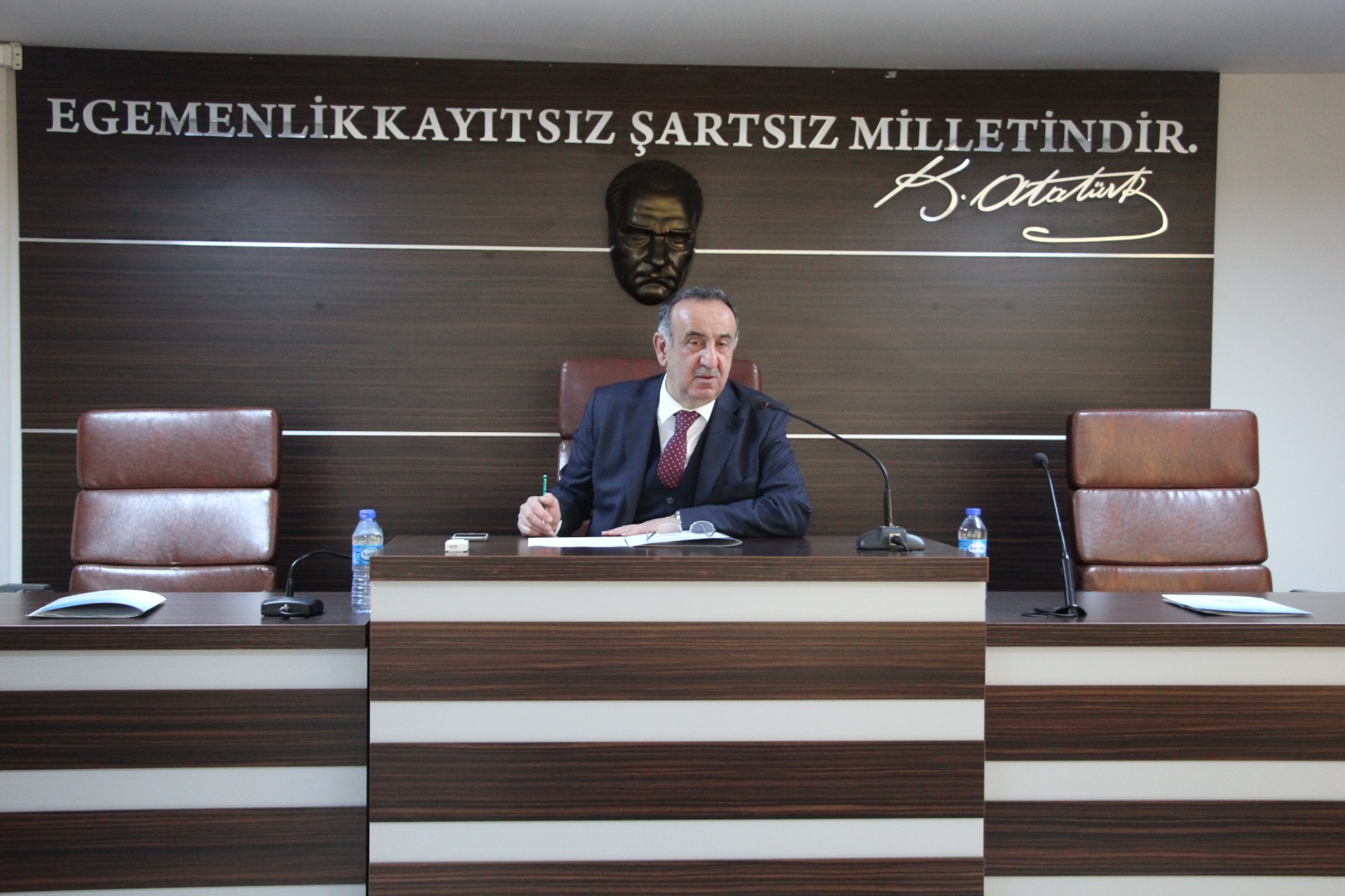 BELEDİYE BAŞKANIMIZA YAPILAN HAKARETLERİ KINIYORUZ