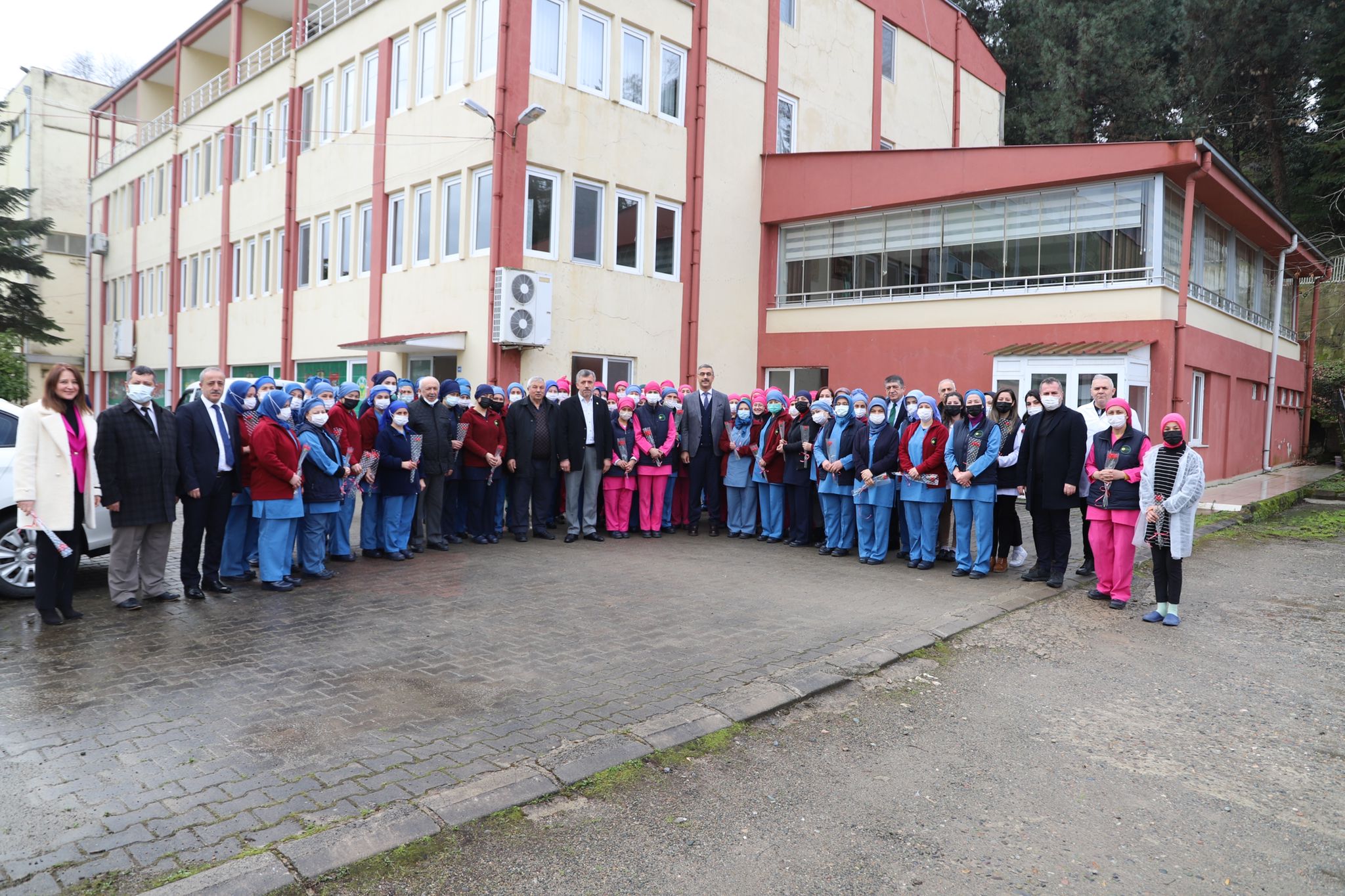 FİSKOBİRLİK BAŞKANI LÜTFİ BAYRAKTAR ÇALIŞANLARIN 8 MART DÜNYA KADINLAR GÜNÜNÜ KUTLADI